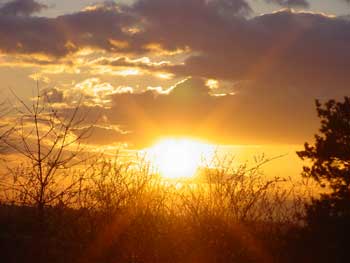 Stimmungsvoller Sonnenuntergang Richtung Frankreich